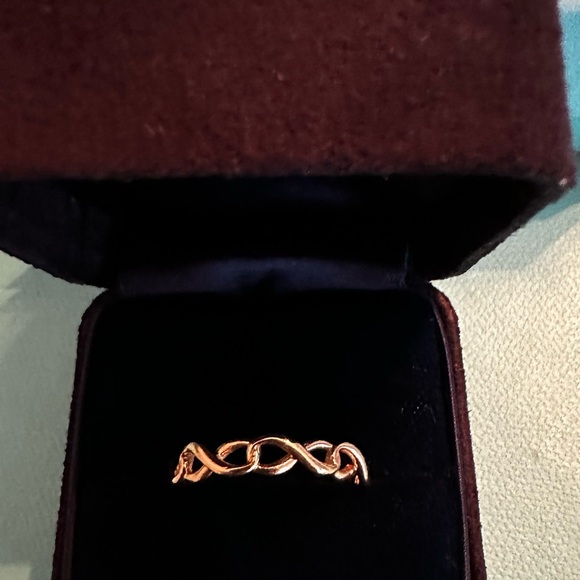 Tiffany & Co Yellow Gold Infinity Ring Sz 5.5 –5.75 (but fits like 6) - Picture 11 of 11